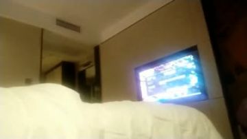 91王老吉微信约173CM漂亮牛仔短裤美女酒店啪啪,要提前支付2000元才让操,还好有备而来各种操,钱花的值!国语!