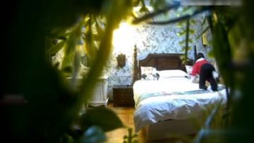 [森林房偷拍] 情侣约啪~女友的电动马达Up and Down~