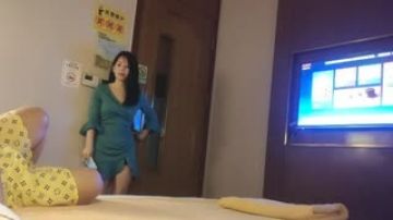 按摩店极品小少妇，暧昧氛围下孤男寡女干柴烈火欲火焚身对白刺激