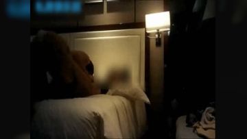 约炮淫骚美少妇酒店啪啪还雇了专门摄影的