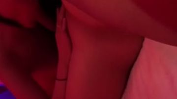 炮房打炮偷拍，可惜只给舔不让操