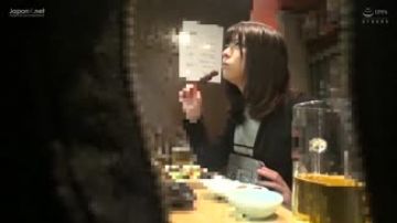 ITSR-077并桌居酒屋搭讪带出素人妻！中出偷拍任意贩卖15