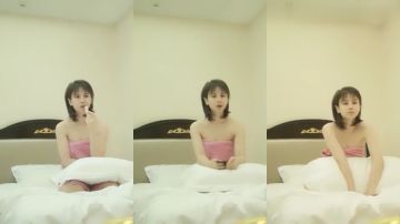 笑容可掬的短发小姐姐在床上也是功夫了得~ 甚么姿势都难不倒她!《鸭哥探花》叫鸡偷拍实录流出~