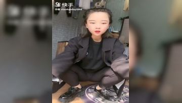 快手上的漂亮小萝莉，在服装店试衣间脱光，揉胸抠穴摸得轻声呻吟，00后玩得就是这份刺激，配上快手生活视频观赏更佳