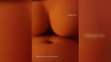 特骚浪毛多逼粉『休闲会所勾搭』按摩勾搭屌丝男啪 换装制服诱惑各种玩弄 受不了还是和骚货啪啪做爱了