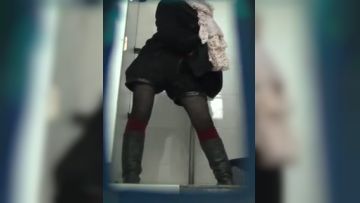 【厕所偷拍】商场厕拍 姐妹在厕所聊天