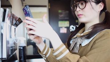 极品白嫩清秀美少女这样的装扮一看就想狠狠揉捏玩弄，精致玲珑的嫩嫩身子带着眼镜把玩销魂很操啊