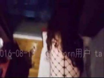 宾馆干极品丝袜少妇从床上干到落地窗前内喷