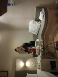 【专约老阿姨】，第二场改变风格，约个大长腿年轻妹子，大长腿小骚货，超清画质呈现