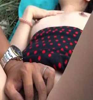 带著姐姐和妹妹到野外玩3P真羡慕这小伙