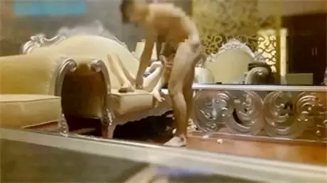 应富二代和网友要求再次爆操小小,玩着真来劲她男友突...