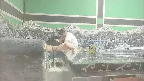 商K达人，包间再约极品小姐姐，灯红酒绿，耳鬓厮磨，...