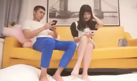 风油精滴B,玩得太嗨了,外荫两片蝴蝶翅膀都肿了,滴完妹子乱叫