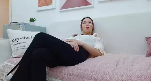 在公司的文静同事没想到这幺骚