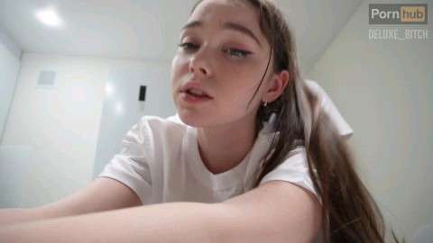 继妹做早饭时，一口精液喷了出来。