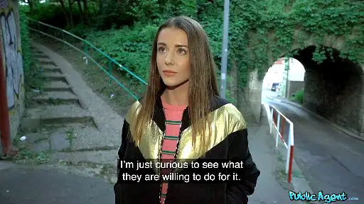 路上用金钱勾引美女